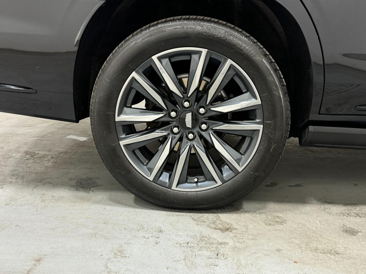 Cadillac Escalade Vehicle Full-screen Gallery Image 5