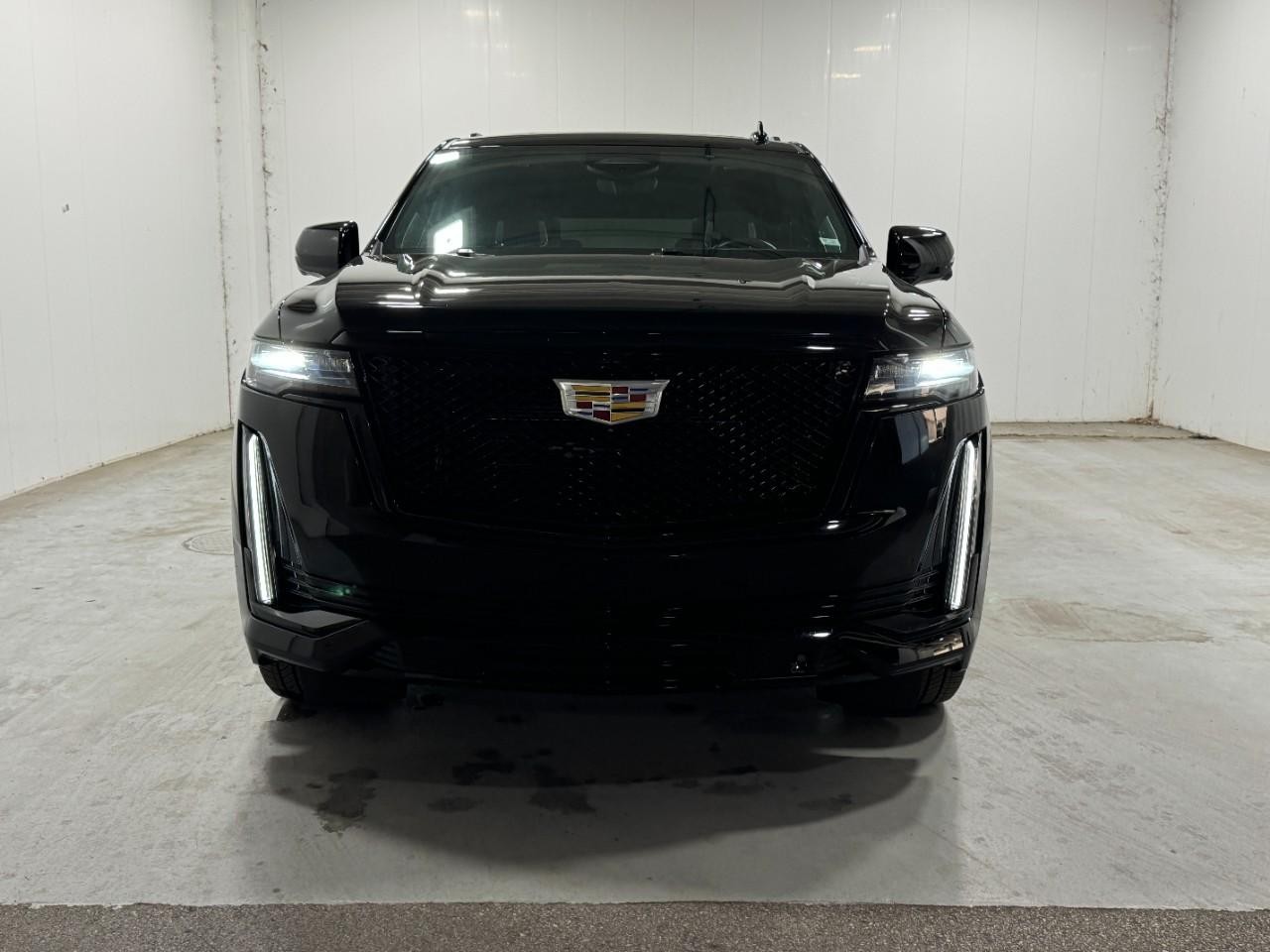 Cadillac Escalade Vehicle Full-screen Gallery Image 7