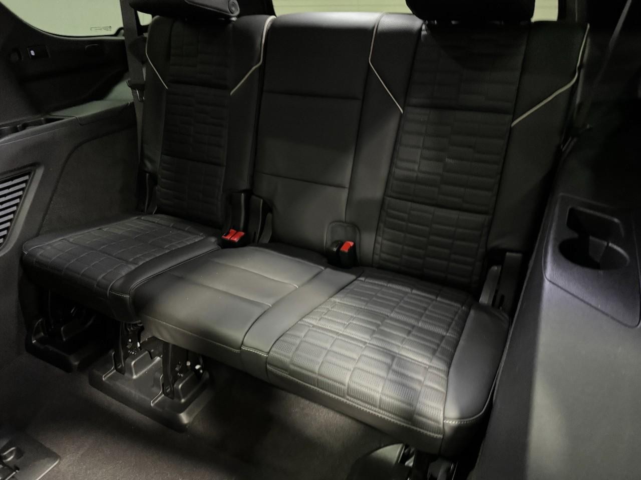 Cadillac Escalade Vehicle Full-screen Gallery Image 8