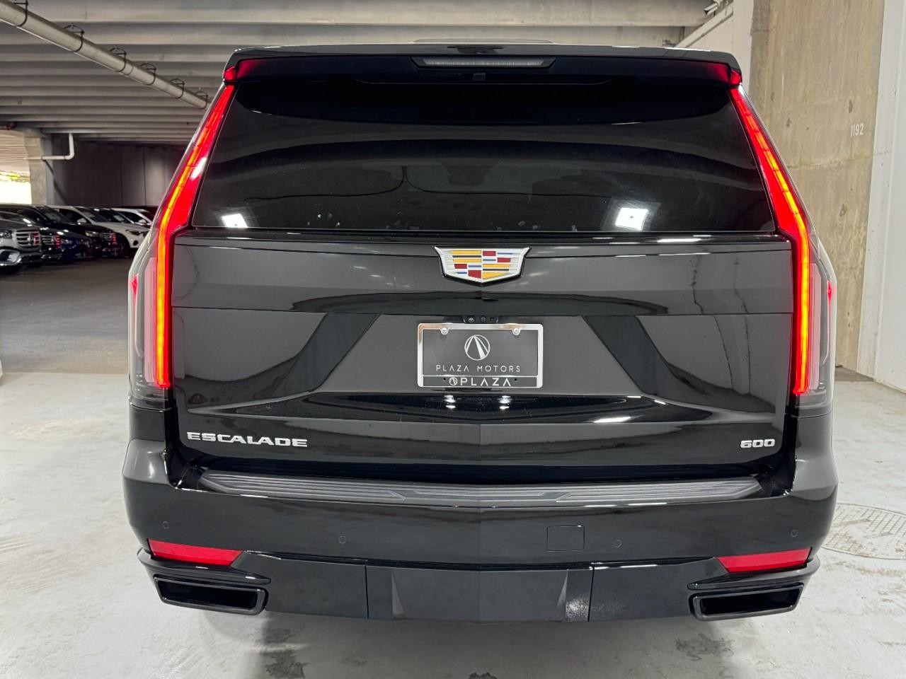 Cadillac Escalade Vehicle Full-screen Gallery Image 10