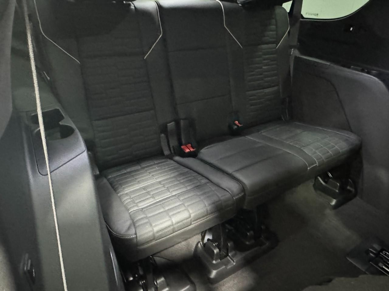 Cadillac Escalade Vehicle Full-screen Gallery Image 11
