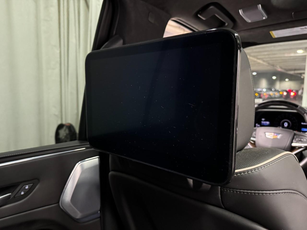 Cadillac Escalade Vehicle Full-screen Gallery Image 13
