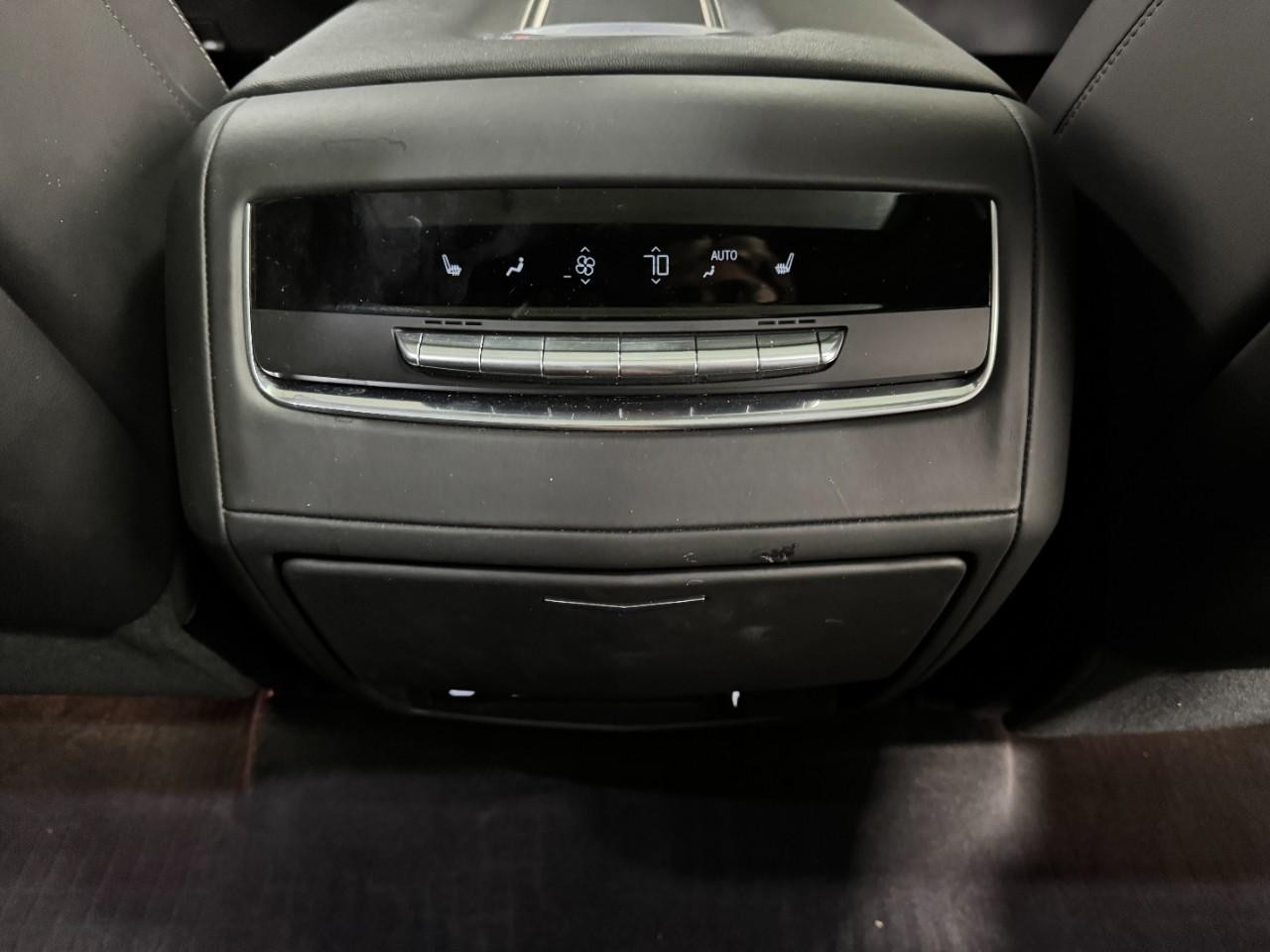 Cadillac Escalade Vehicle Full-screen Gallery Image 14