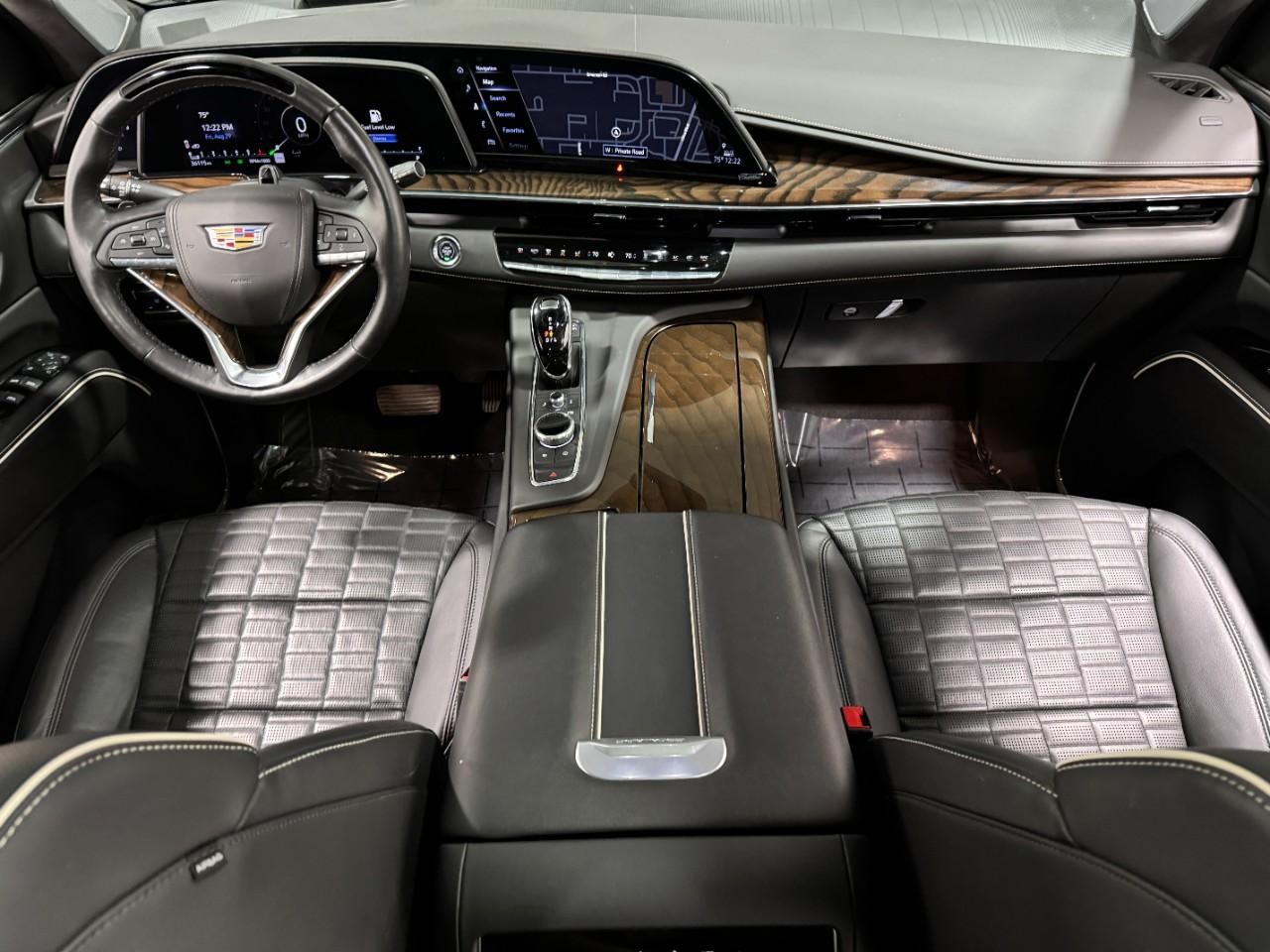 Cadillac Escalade Vehicle Full-screen Gallery Image 16