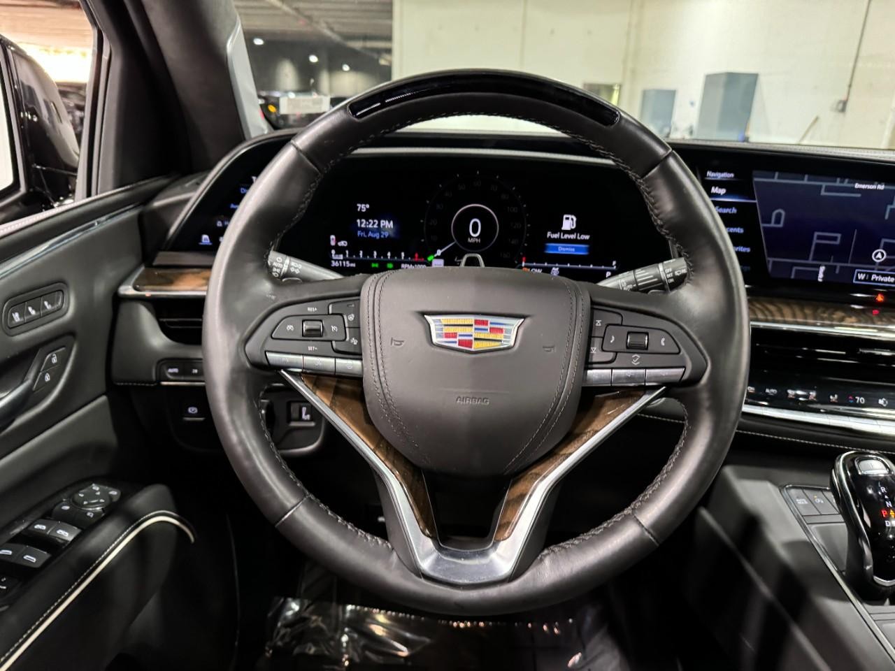 Cadillac Escalade Vehicle Full-screen Gallery Image 17