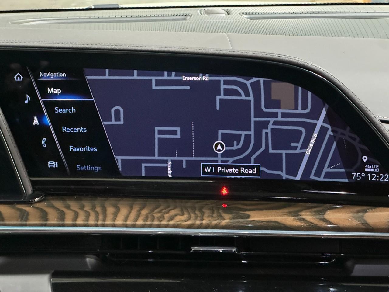 Cadillac Escalade Vehicle Full-screen Gallery Image 18