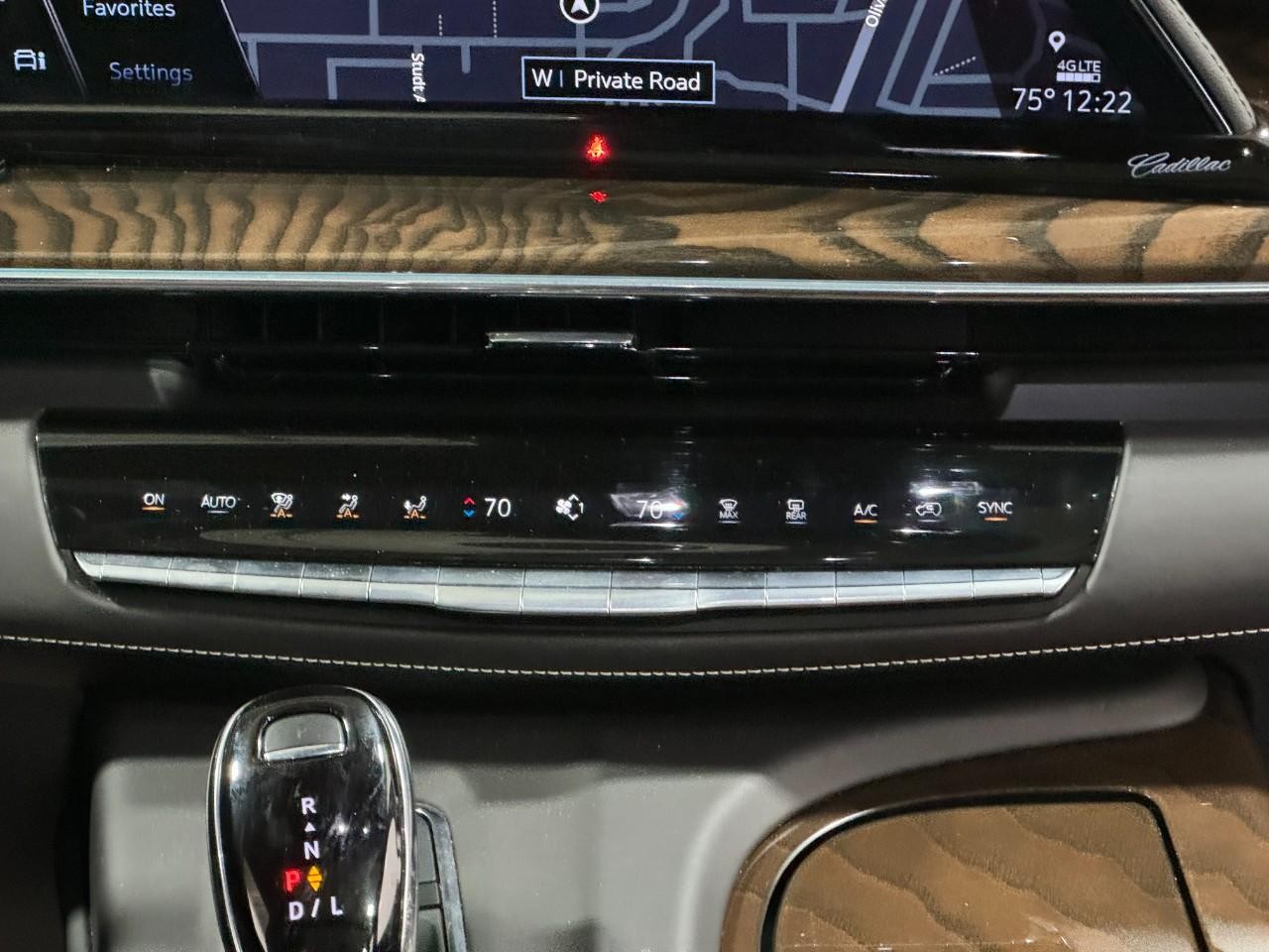 Cadillac Escalade Vehicle Full-screen Gallery Image 19