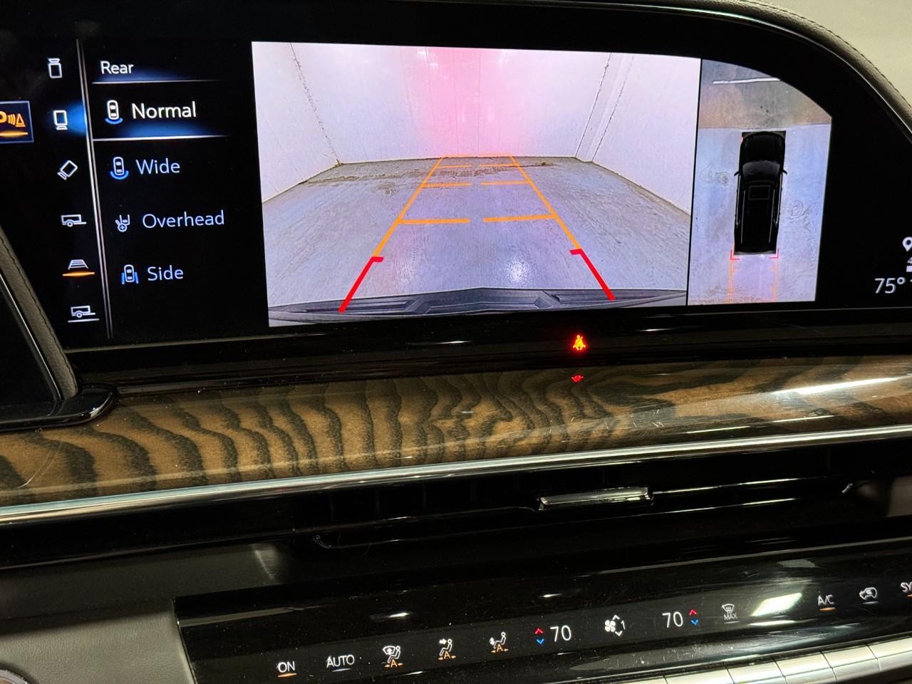 Cadillac Escalade Vehicle Full-screen Gallery Image 36