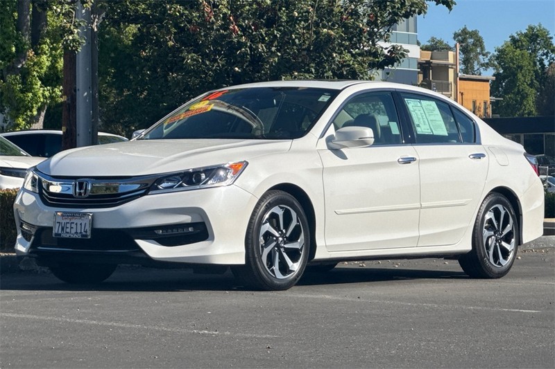Honda Accord Sedan Vehicle Full-screen Gallery Image 07