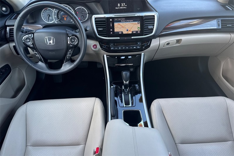 Honda Accord Sedan Vehicle Full-screen Gallery Image 12
