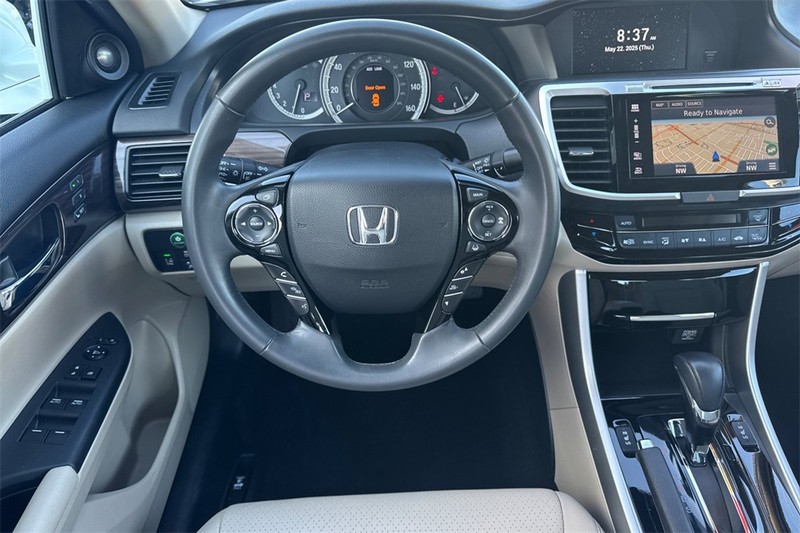 Honda Accord Sedan Vehicle Full-screen Gallery Image 13
