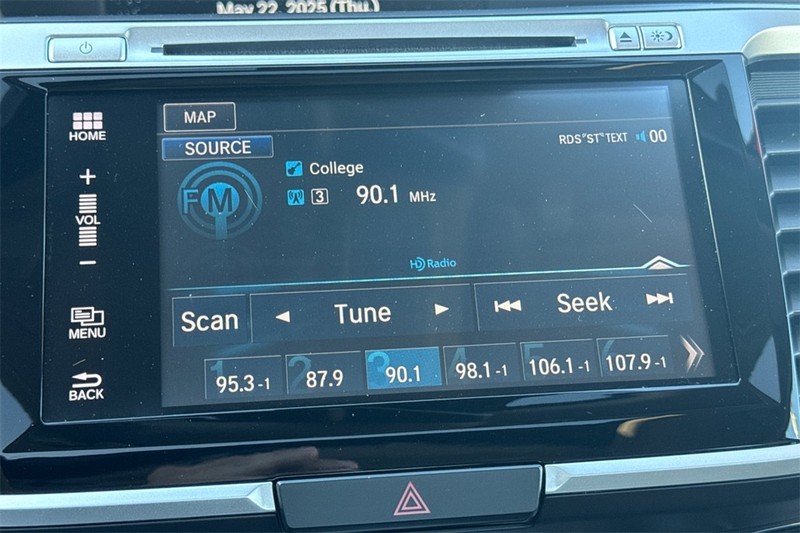 Honda Accord Sedan Vehicle Full-screen Gallery Image 16