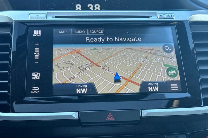 Honda Accord Sedan Vehicle Full-screen Gallery Image 17