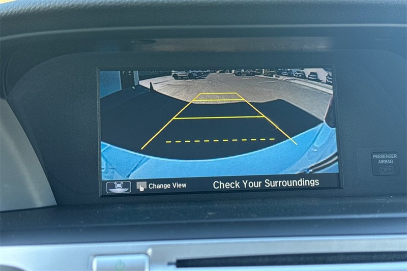 Honda Accord Sedan Vehicle Full-screen Gallery Image 18