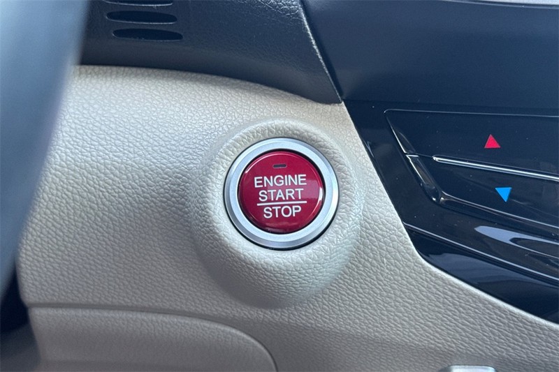 Honda Accord Sedan Vehicle Full-screen Gallery Image 21