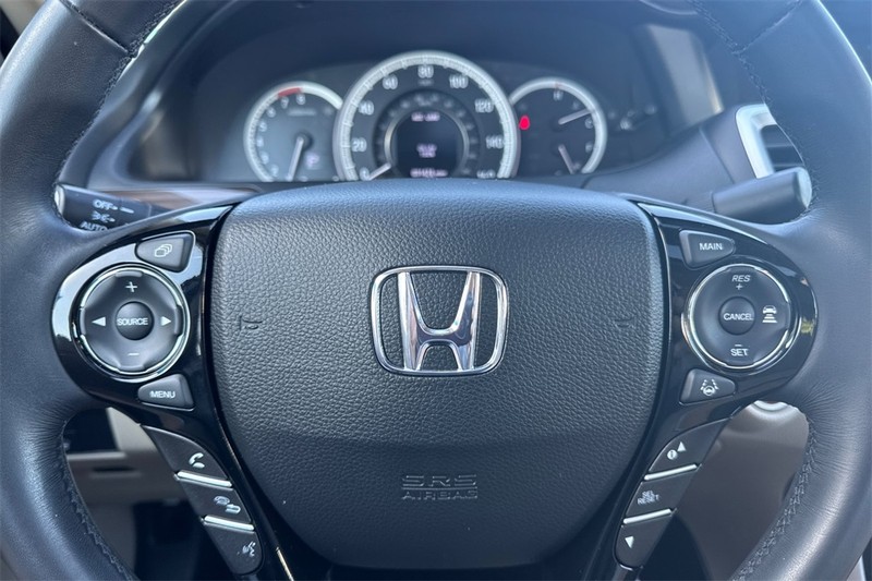 Honda Accord Sedan Vehicle Full-screen Gallery Image 22