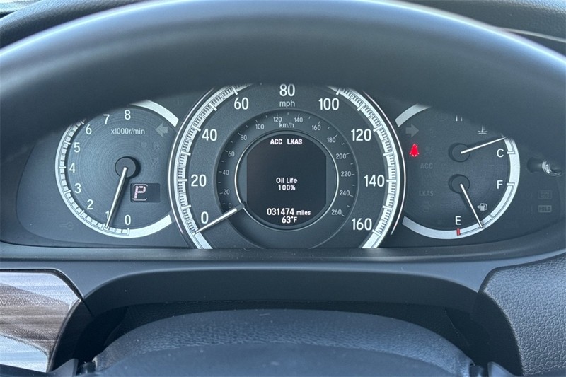 Honda Accord Sedan Vehicle Full-screen Gallery Image 23