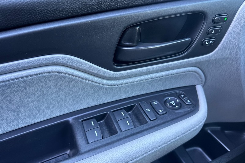 Honda Odyssey Vehicle Full-screen Gallery Image 10