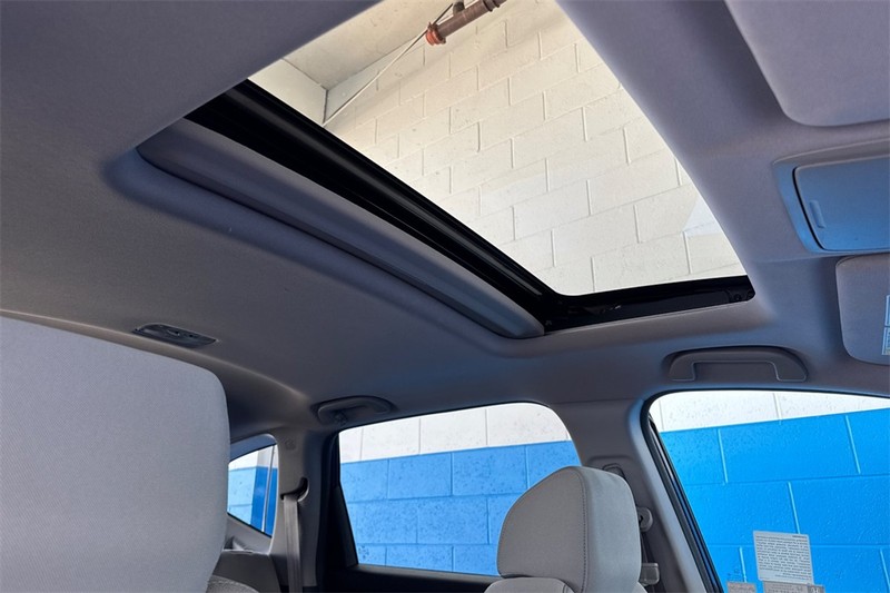 Honda CR-V Vehicle Full-screen Gallery Image 16