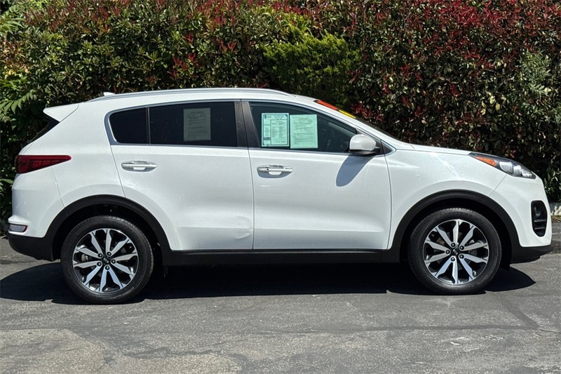 Kia Sportage Vehicle Full-screen Gallery Image 02