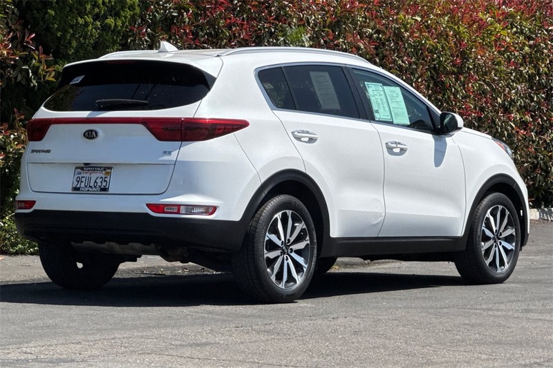 Kia Sportage Vehicle Full-screen Gallery Image 03