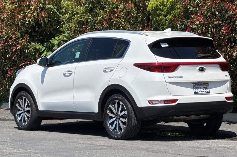 Kia Sportage Vehicle Full-screen Gallery Image 05