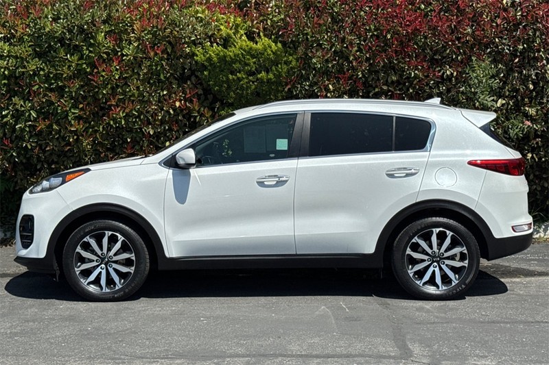 Kia Sportage Vehicle Full-screen Gallery Image 06