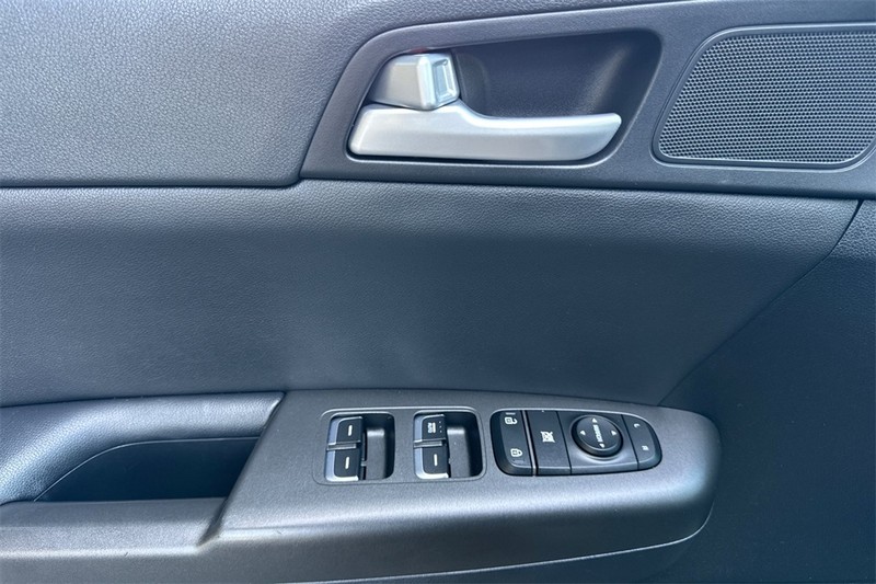 Kia Sportage Vehicle Full-screen Gallery Image 10