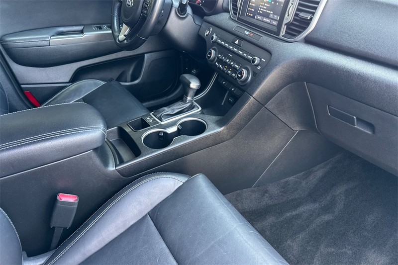 Kia Sportage Vehicle Full-screen Gallery Image 15