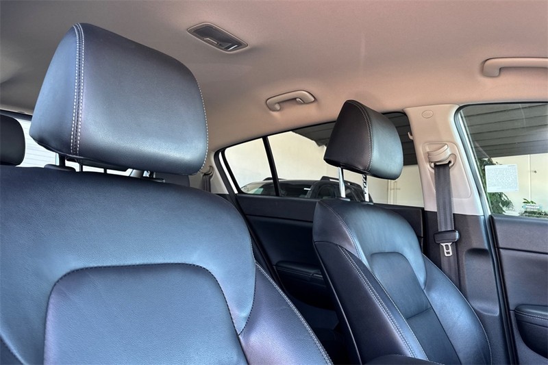 Kia Sportage Vehicle Full-screen Gallery Image 16