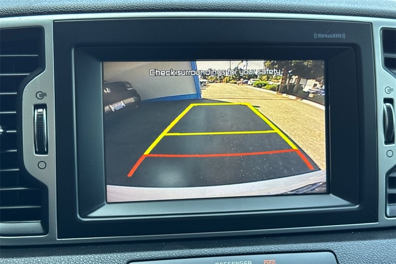 Kia Sportage Vehicle Full-screen Gallery Image 18