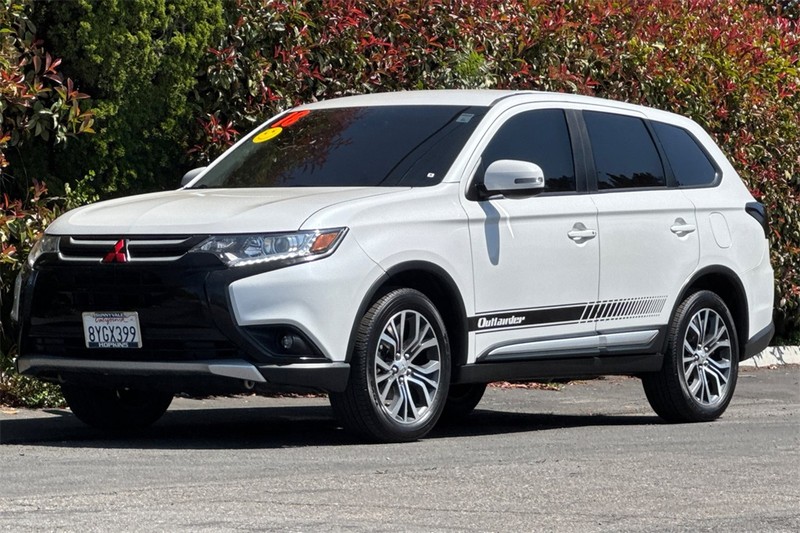 Mitsubishi Outlander Vehicle Full-screen Gallery Image 07