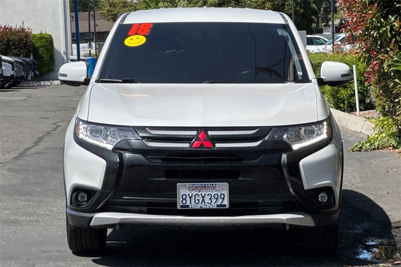 Mitsubishi Outlander Vehicle Full-screen Gallery Image 08