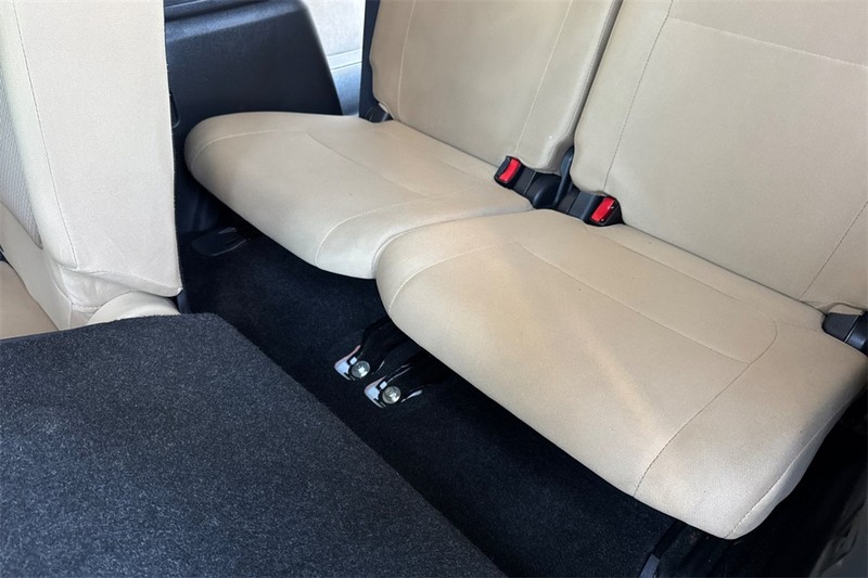 Mitsubishi Outlander Vehicle Full-screen Gallery Image 14