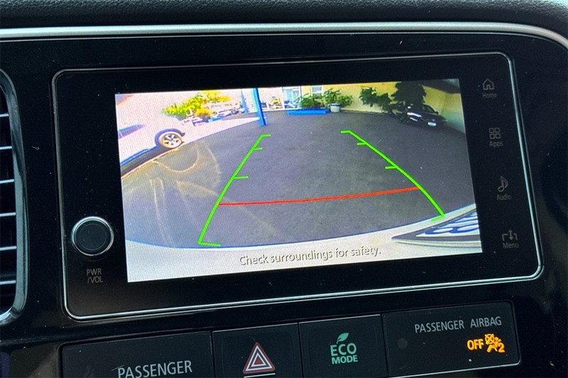 Mitsubishi Outlander Vehicle Full-screen Gallery Image 19