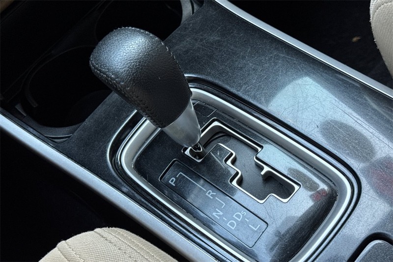 Mitsubishi Outlander Vehicle Full-screen Gallery Image 21