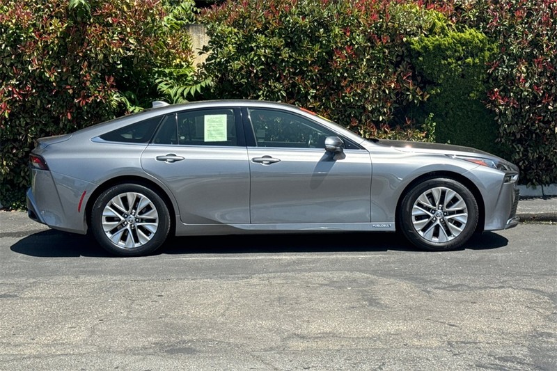 Toyota Mirai Vehicle Full-screen Gallery Image 02