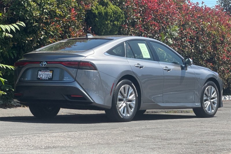 Toyota Mirai Vehicle Full-screen Gallery Image 03