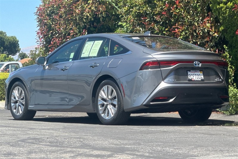 Toyota Mirai Vehicle Full-screen Gallery Image 05