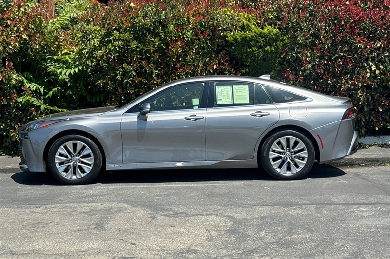Toyota Mirai Vehicle Full-screen Gallery Image 06
