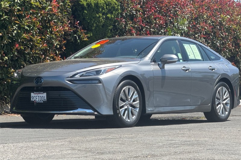 Toyota Mirai Vehicle Full-screen Gallery Image 07
