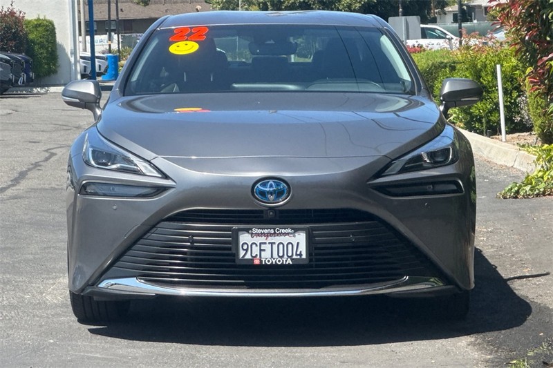 Toyota Mirai Vehicle Full-screen Gallery Image 08