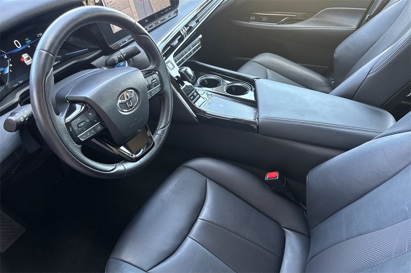 Toyota Mirai Vehicle Full-screen Gallery Image 09