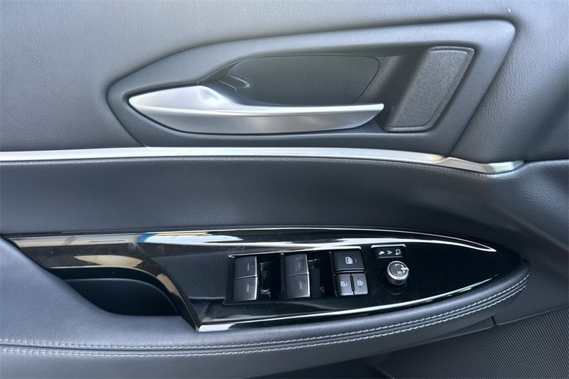 Toyota Mirai Vehicle Full-screen Gallery Image 10