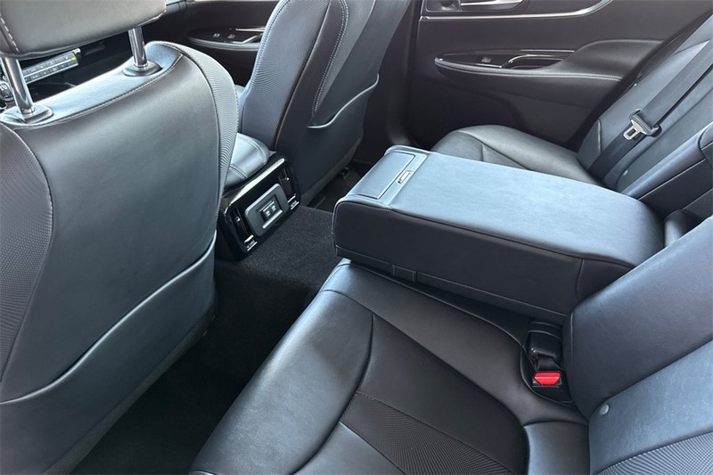 Toyota Mirai Vehicle Full-screen Gallery Image 11