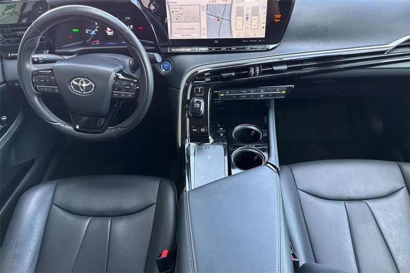 Toyota Mirai Vehicle Full-screen Gallery Image 12