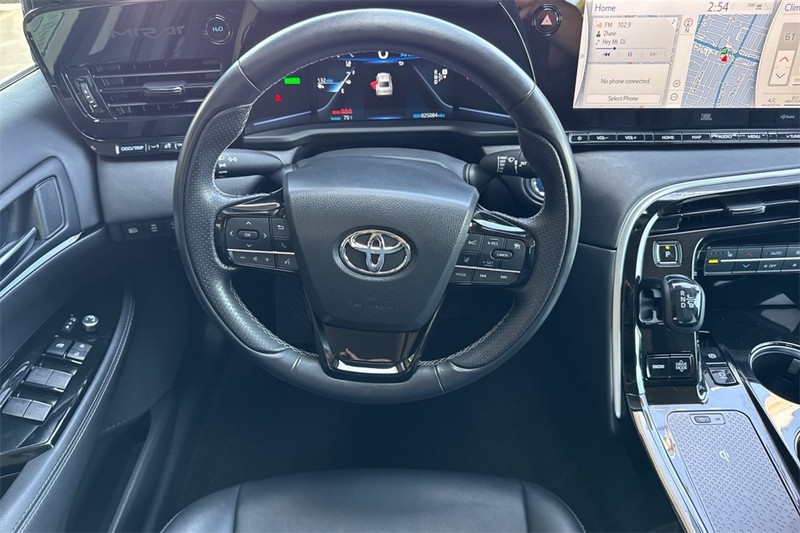 Toyota Mirai Vehicle Full-screen Gallery Image 13