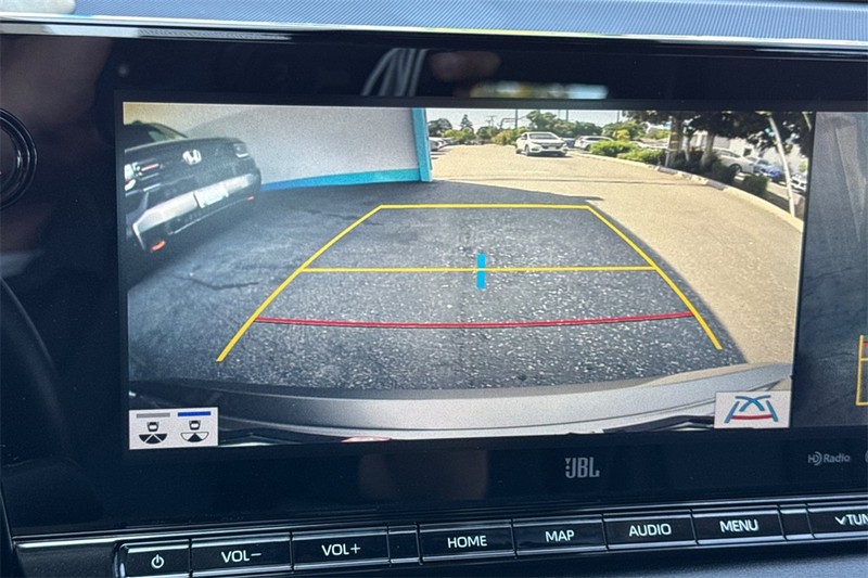 Toyota Mirai Vehicle Full-screen Gallery Image 18