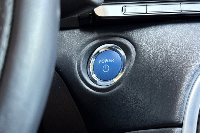 Toyota Mirai Vehicle Full-screen Gallery Image 21