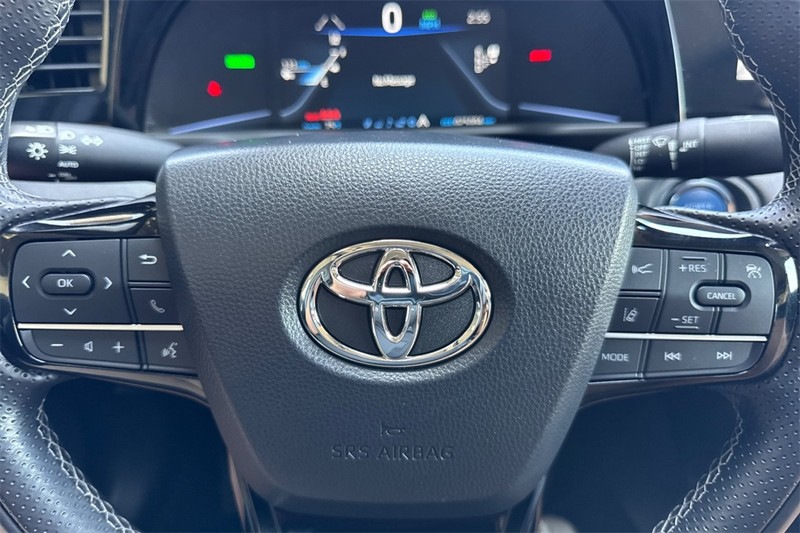 Toyota Mirai Vehicle Full-screen Gallery Image 22